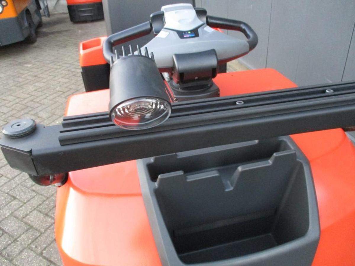 Refurbished 2018 TOYOTA TSE300 Tracto - 2652