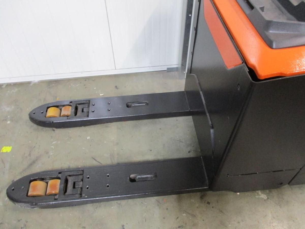 Refurbished 2016 TOYOTA BT LPE200 - 2484