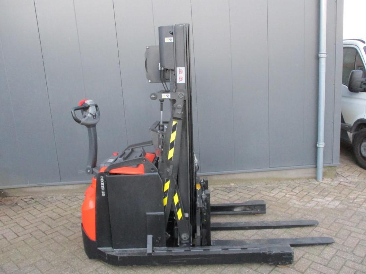 Refurbished 2018 TOYOTA SWE120XR triplex - 142