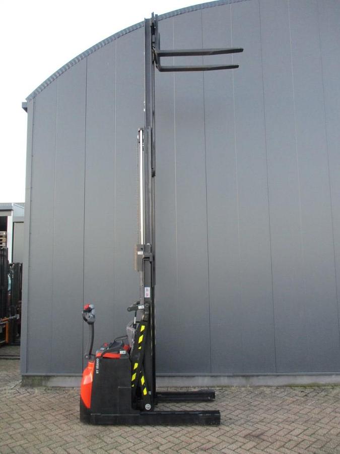 Refurbished 2017 TOYOTA SWE120XR