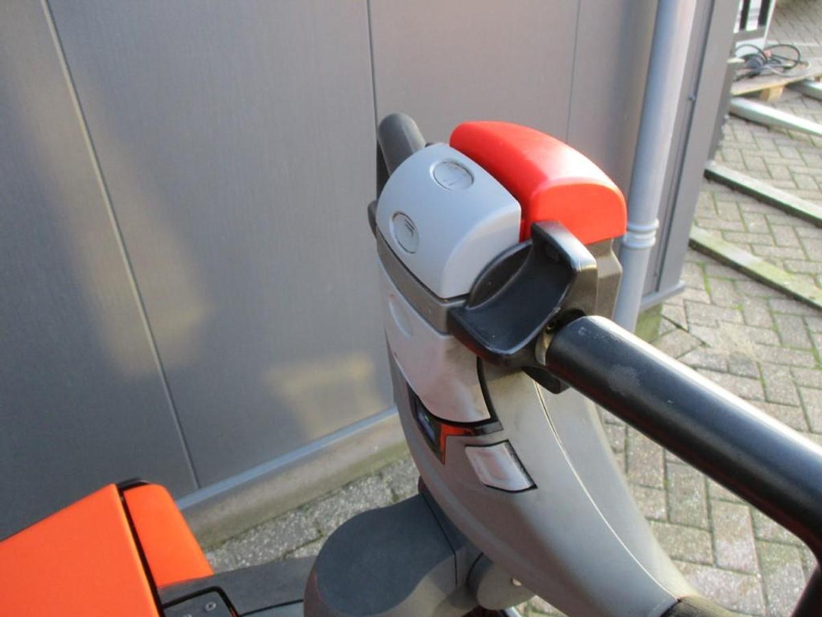 Refurbished 2017 TOYOTA SWE140 - 531