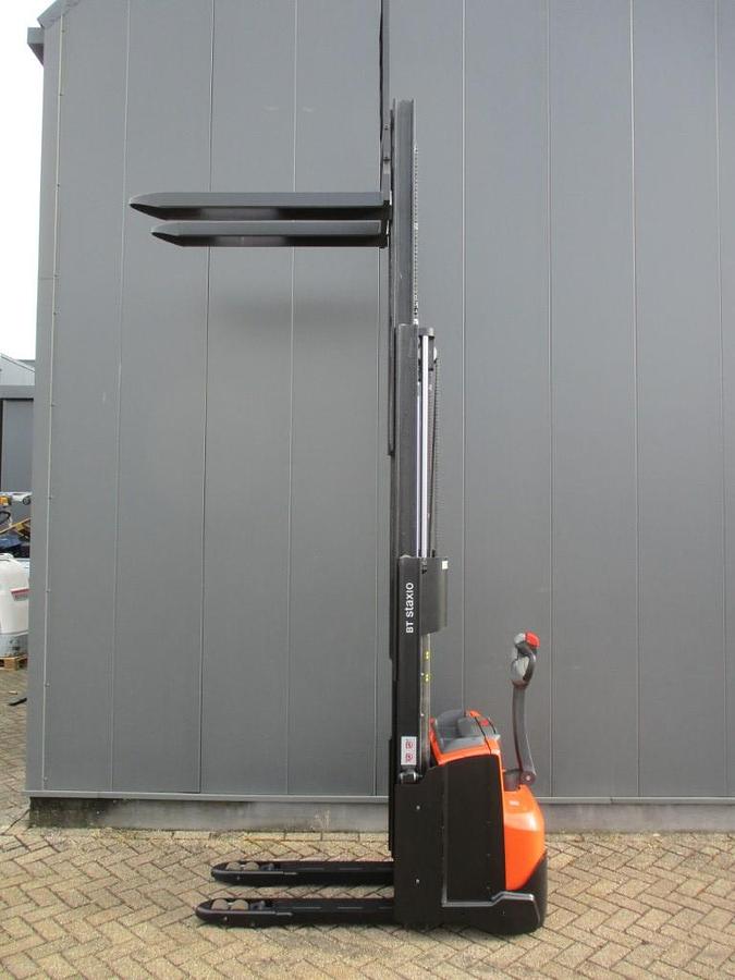 Refurbished 2018 TOYOTA SWE140L - 560