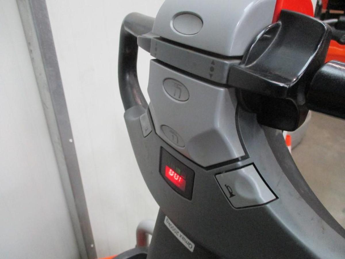 Refurbished 2015 TOYOTA BT LPE200 - 675