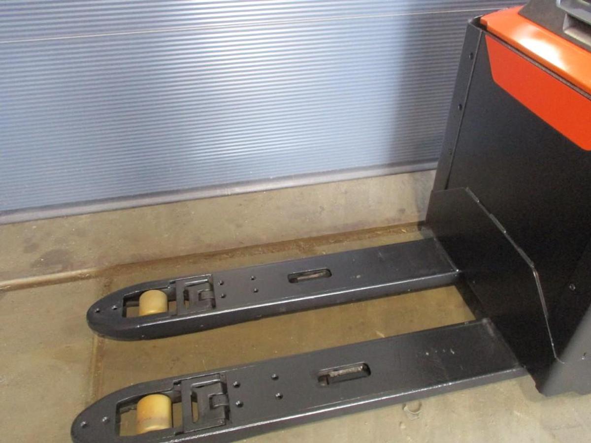 Refurbished 2020 TOYOTA LPE200 - 2452
