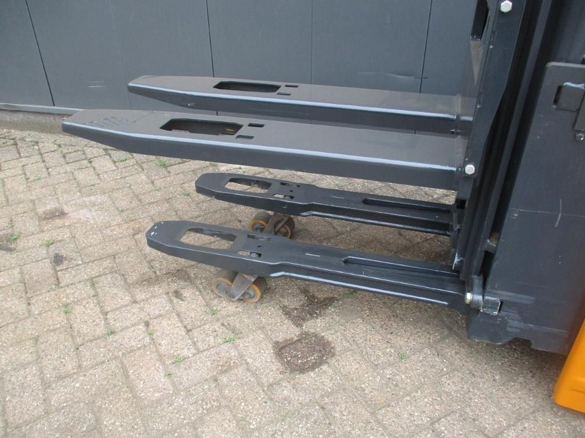 Refurbished 2015 STILL EGV 20 triplex - 199