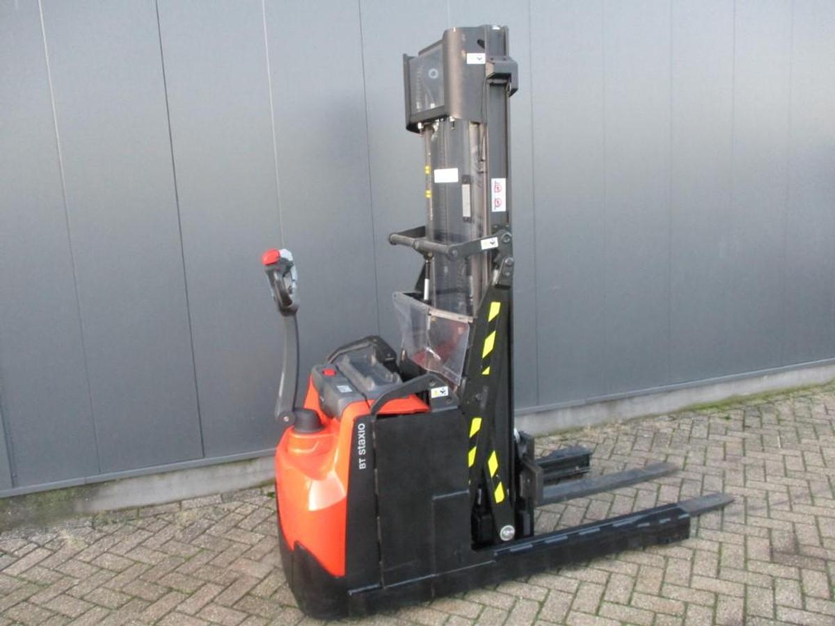 Refurbished 2017 TOYOTA SWE120XR