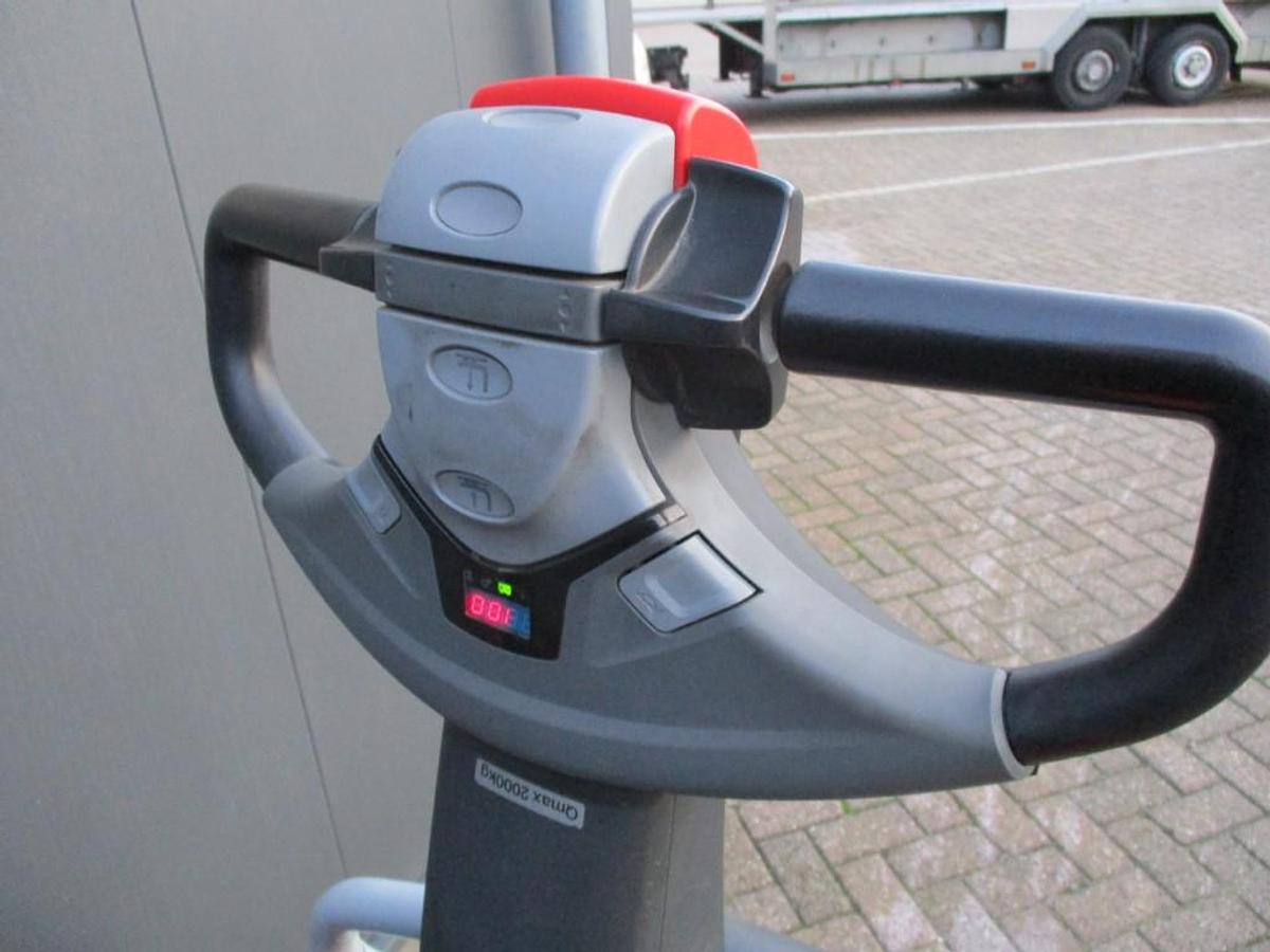 Refurbished 2017 TOYOTA LPE200 - 2095