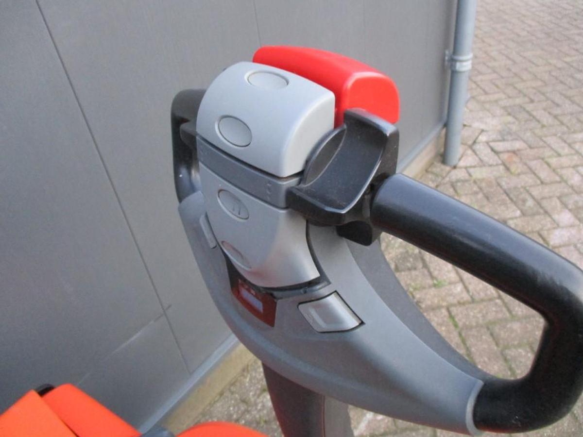 Refurbished 2016 TOYOTA LWE160 - 833