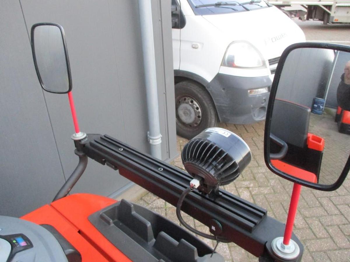 Refurbished 2018 TOYOTA TSE300 Tracto - 2086