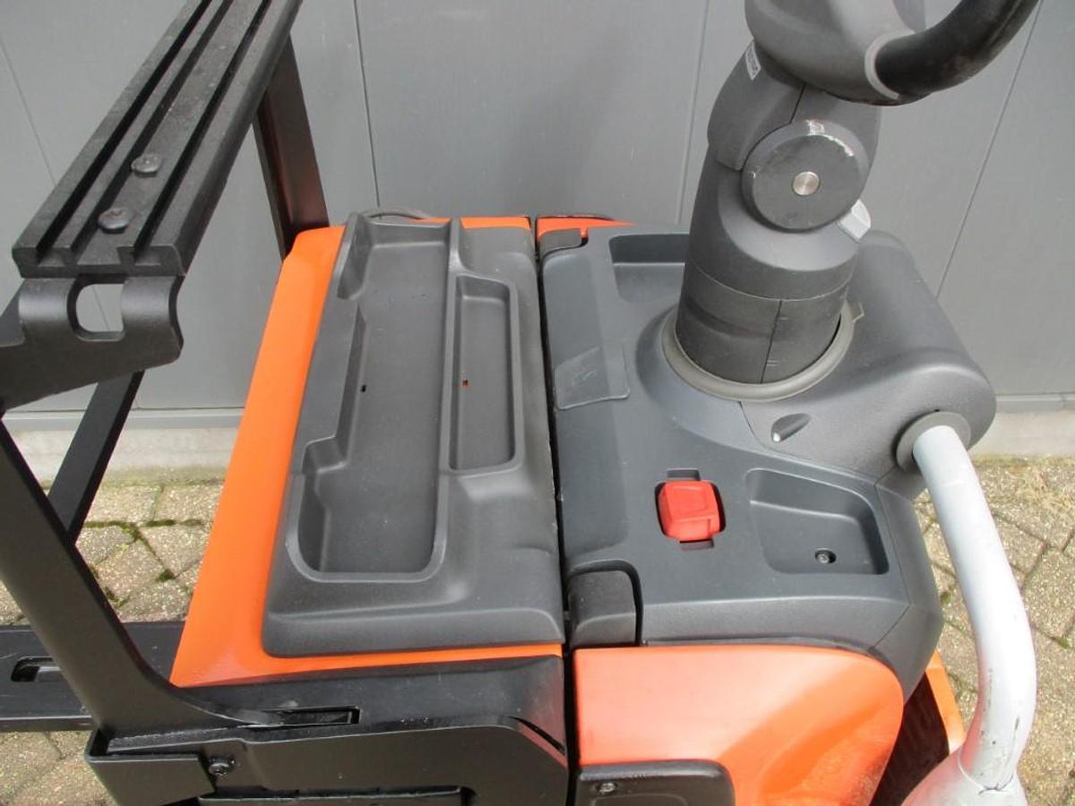 Refurbished 2017 TOYOTA LPE200 - 2062