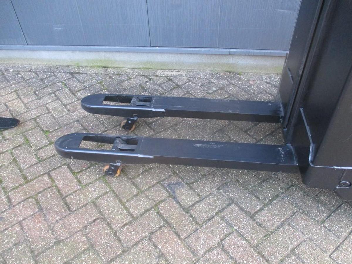 Refurbished 2017 TOYOTA SWE 080L - 1302