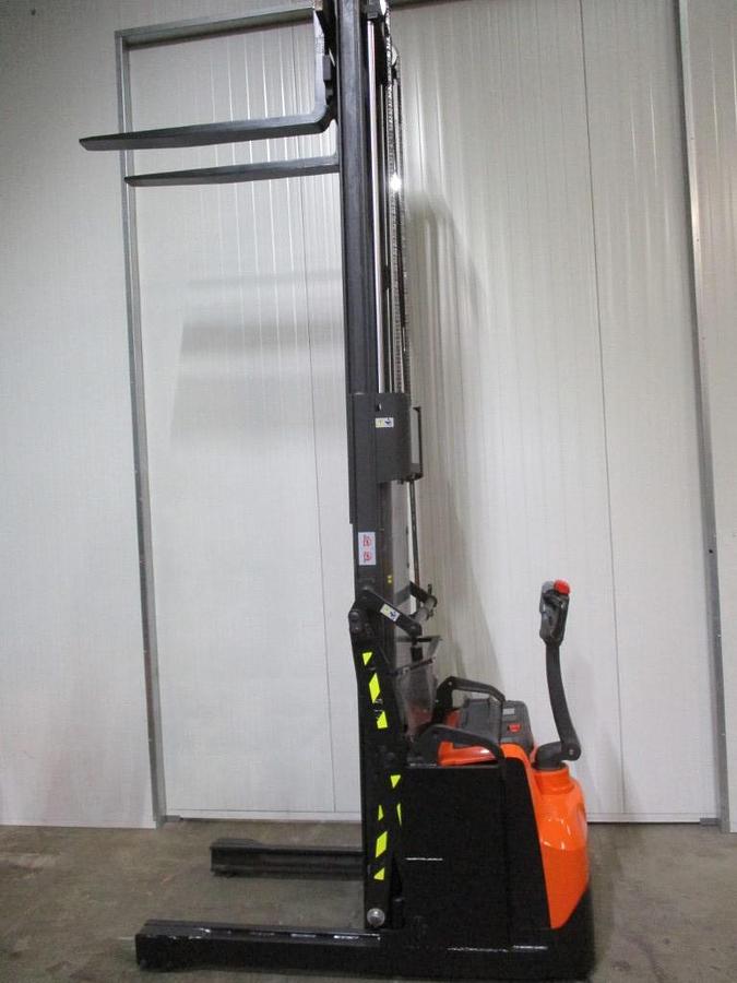 Refurbished 2018 TOYOTA SWE120XR - 942