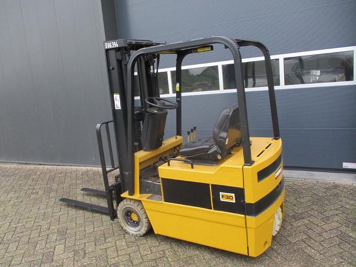 Refurbished 2000 Caterpillar F30