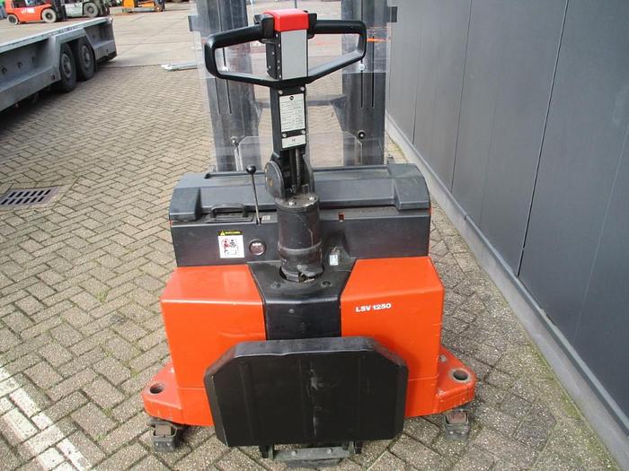 Refurbished 2000 BT LSV 1250 - 1810