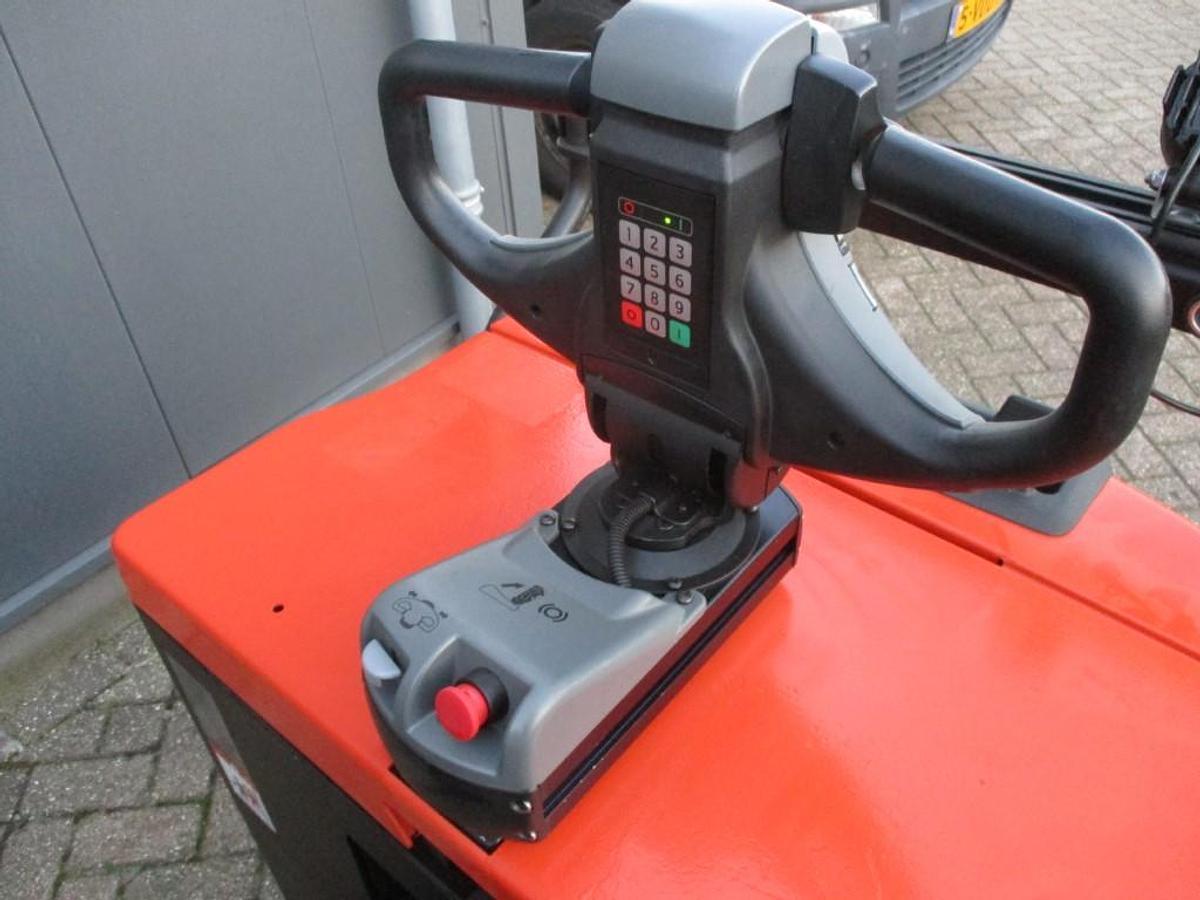 Refurbished 2018 TOYOTA TSE300 Tracto - 2652