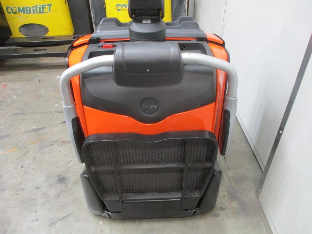 Refurbished 2015 TOYOTA BT LPE200 - 675