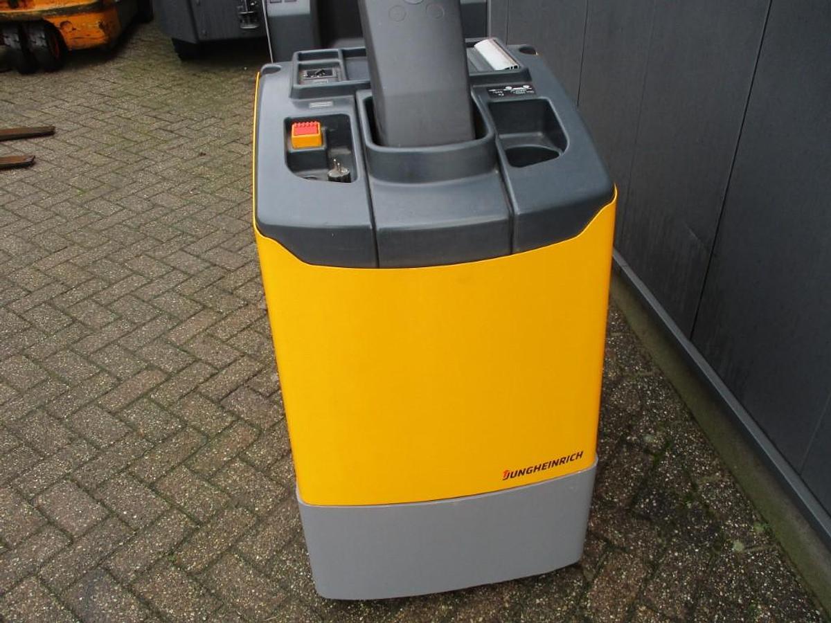 Refurbished 2017 Jungheinrich  EZS130 - 8236