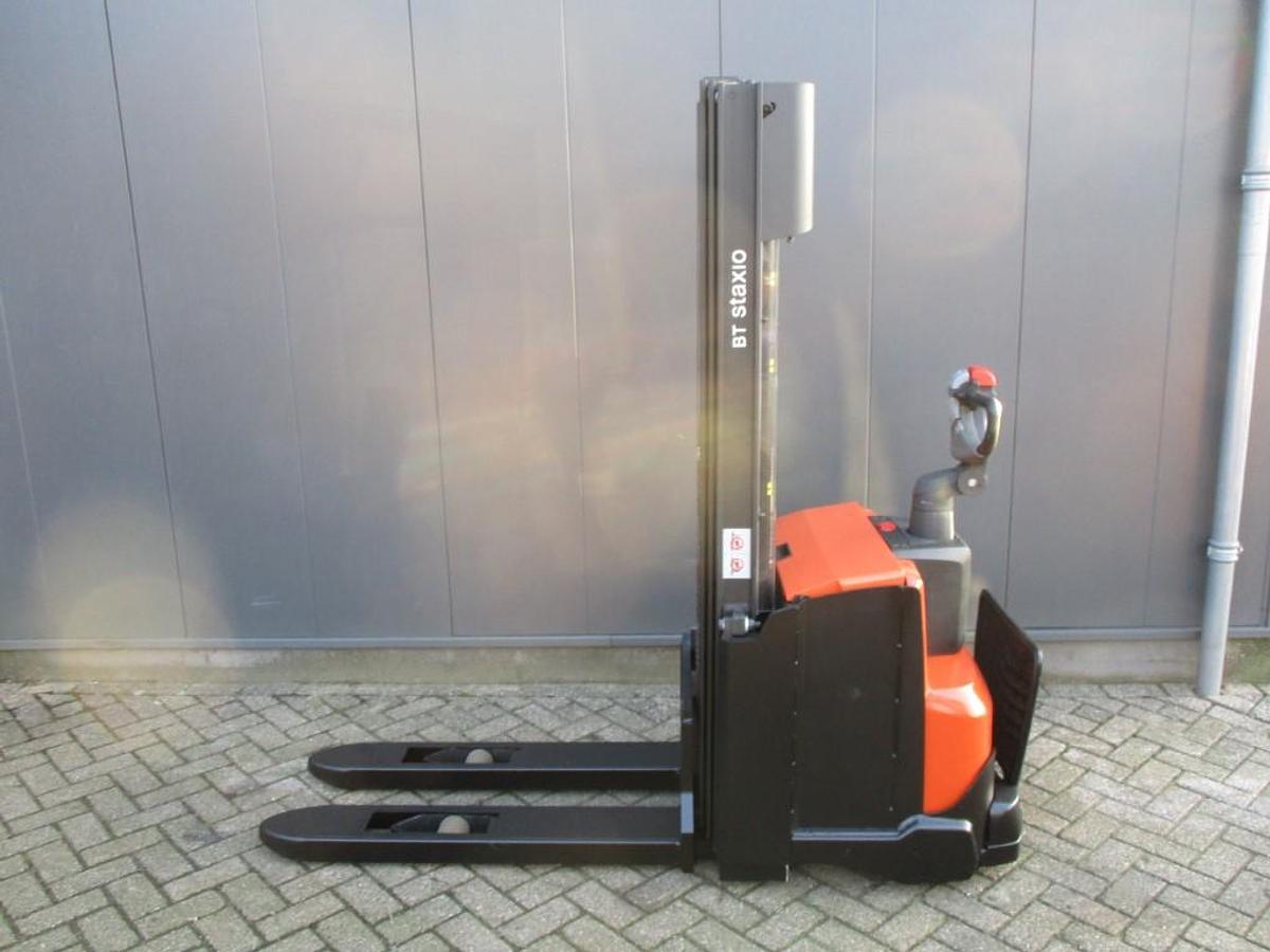 Refurbished 2017 TOYOTA SWE140 - 531