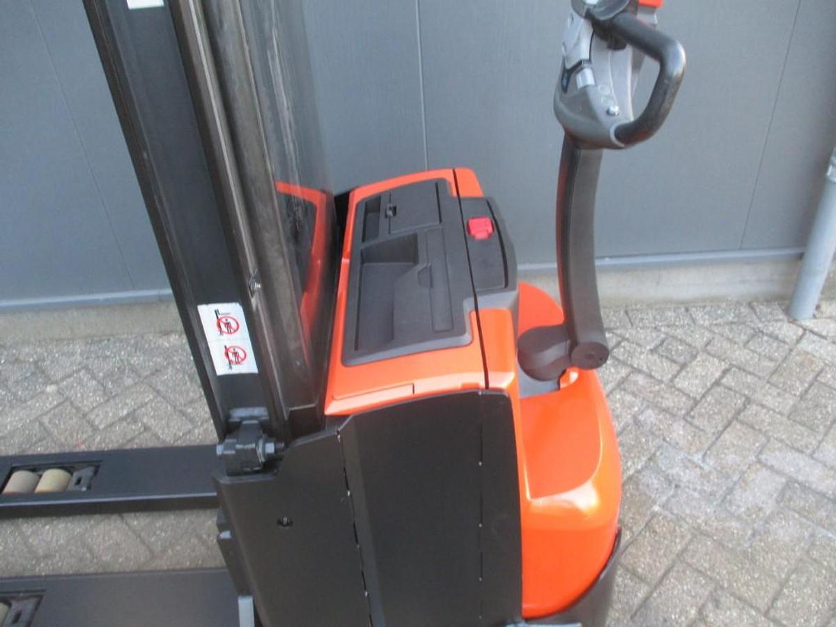 Refurbished 2017 TOYOTA SWE 120L triplex - 896