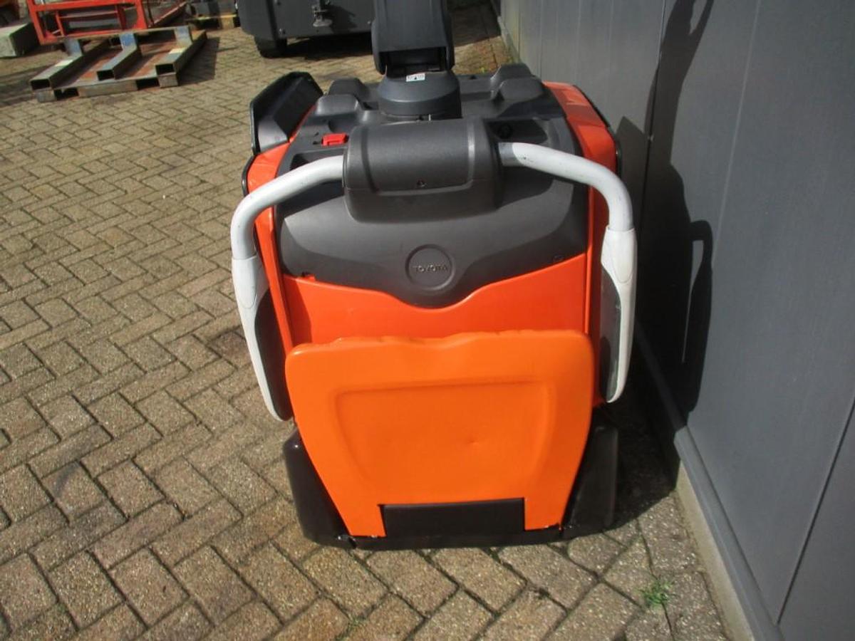 Refurbished 2019 TOYOTA LPE 200 - 2016