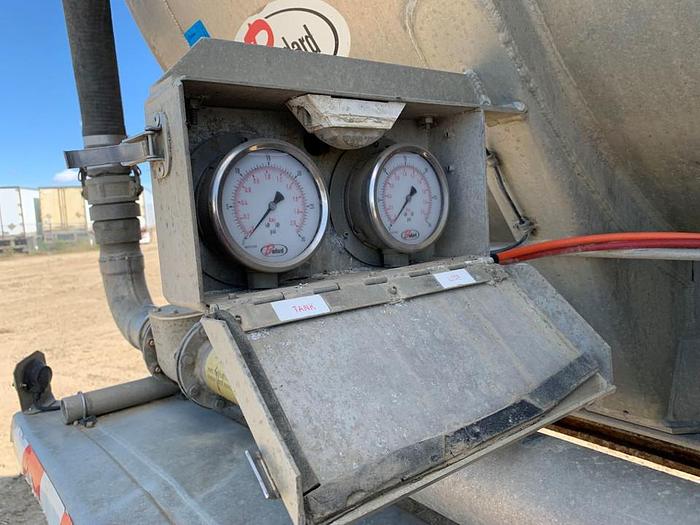 Used 2014 Bedard Pneumatic Dry Bulker Trailer