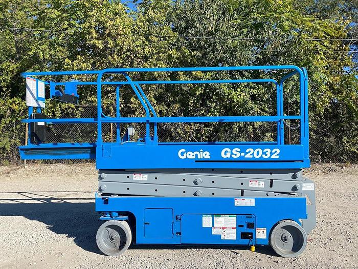 Used 2012 GENIE GS-2032