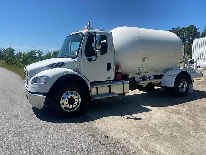 Used 2010 FREIGHTLINER BUSINESS CLASS M2 106