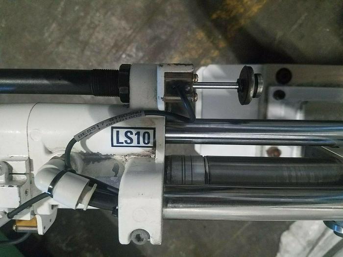 Used Yushin V-HOP 550X High Speed Robot Sprue Picker Pick & Place Gate Remover