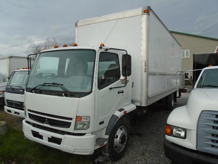 Used 2009 Mitsubishi Fuso FM260 dry van box truck