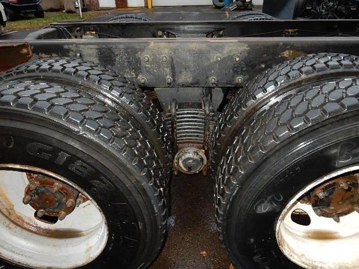 Used 2000 Mack RD690S- Stock #: 8633