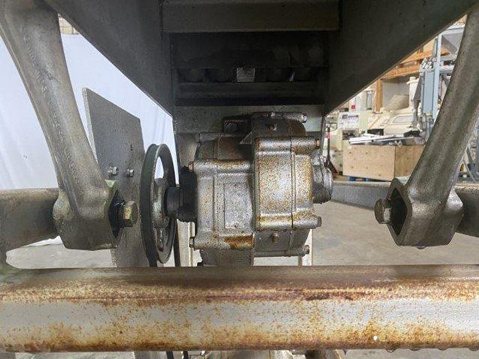 Used Commercial 4-Lane Shaker Conveyor