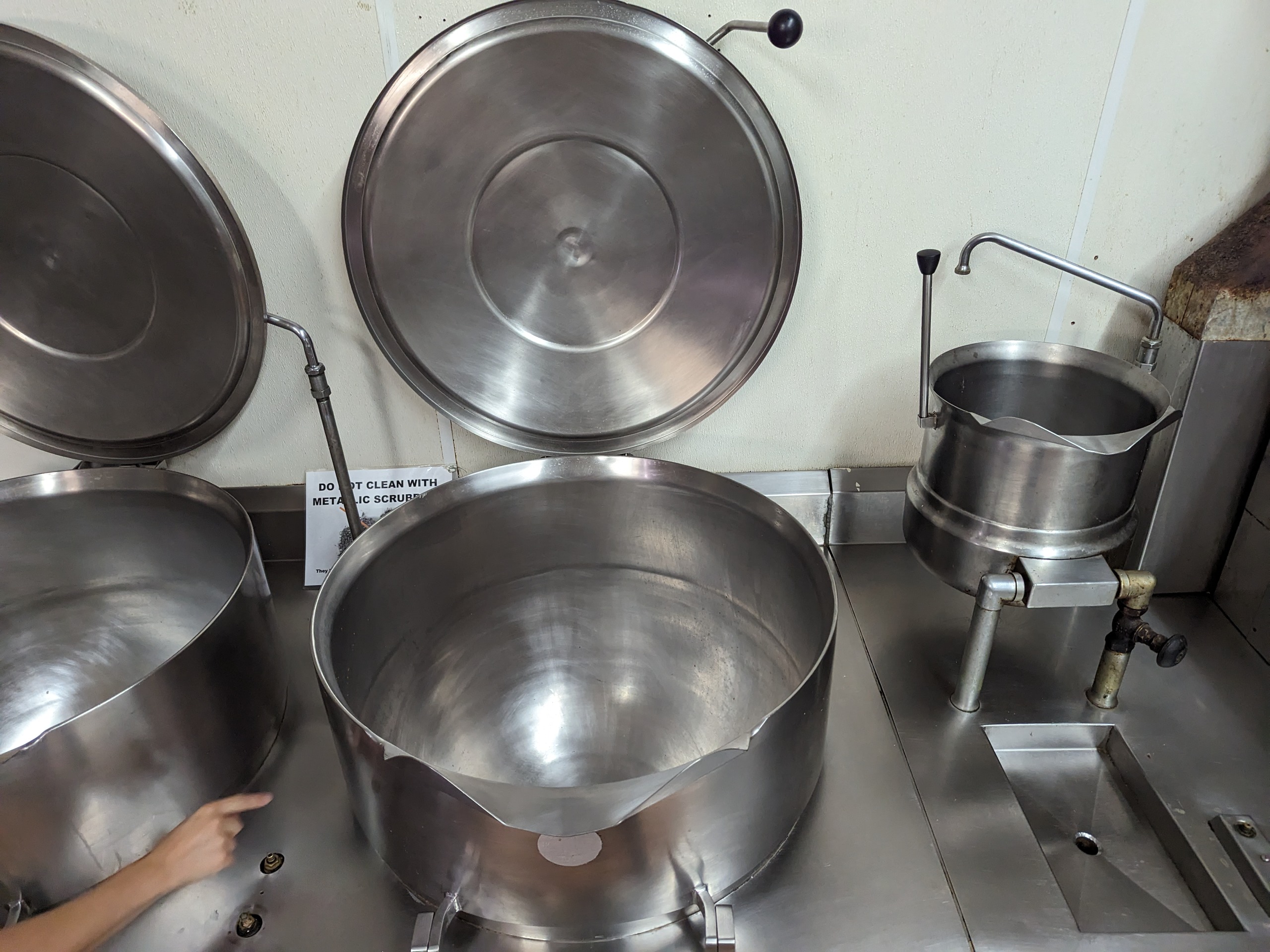 Used Gaunt SS Kettles and Steam Cabinet