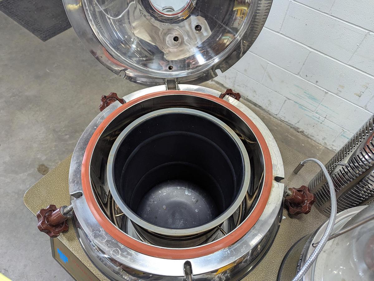 Used Cosmos 660 Vacuum Extractor