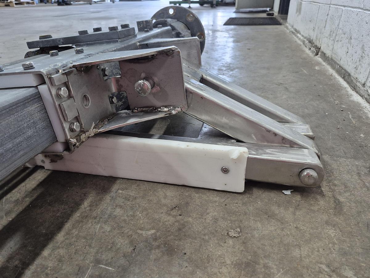 Used Pneumatic Aitchbone Puller Assembly