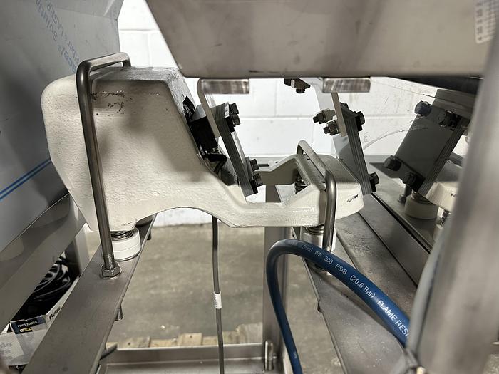 Used Vibratory Conveyor with Spray Nozzles