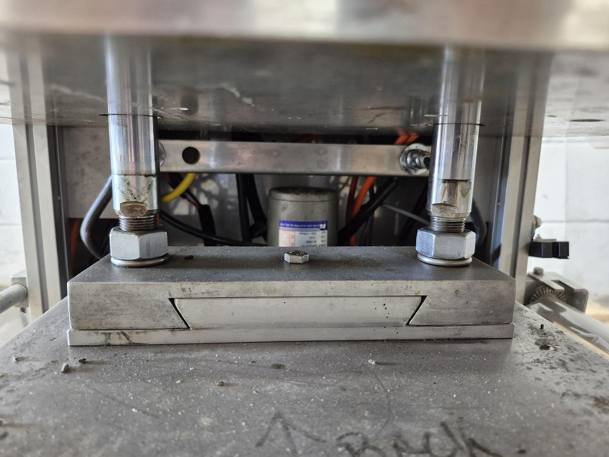 Used Japak KE TO-900 Automatic Cup & Tray Sealer