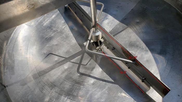 Used 1500L Insulated SS Tank with Agitator