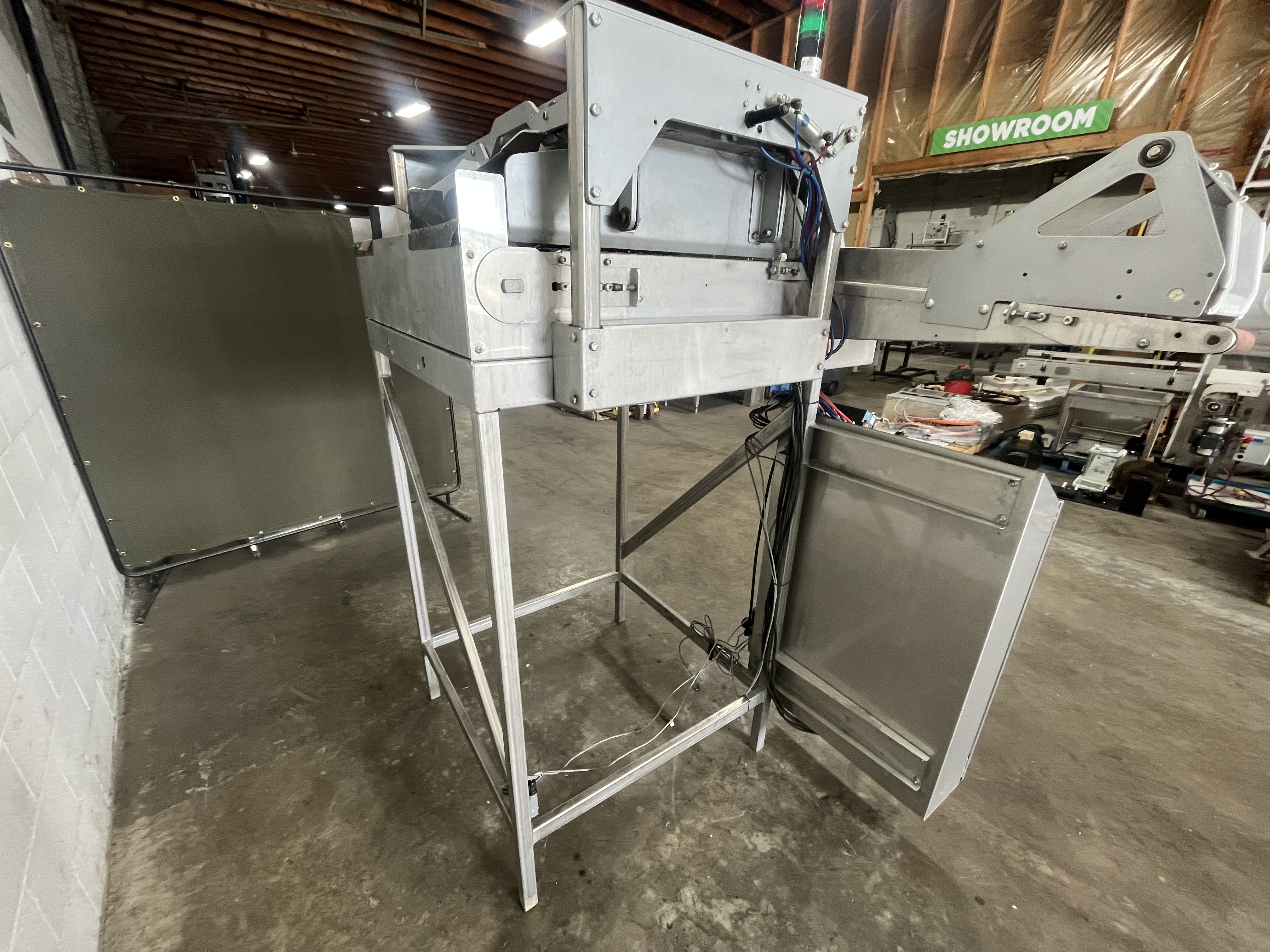 Used Hayley Manufacturing Diverting Conveyor System