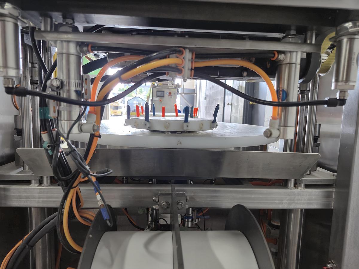 Used FoodTools CS-2100RFi Automatic Round Cake Slicer