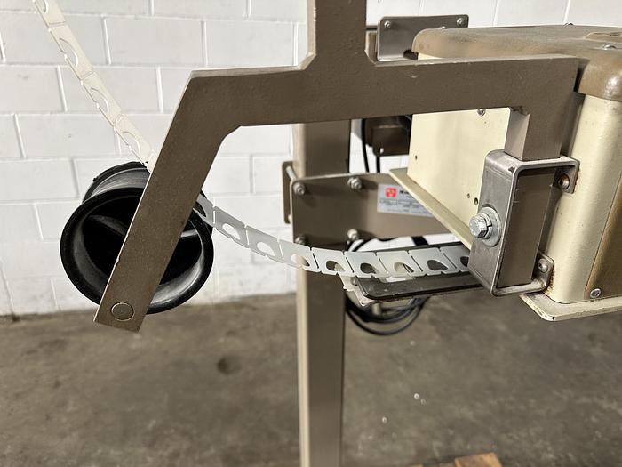 Used Kwik Lok 865 Automatic Bag Closer