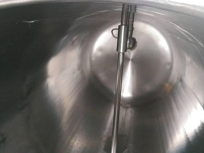 Used 500 Gallon Refrigerated Milk Tank with Agitation