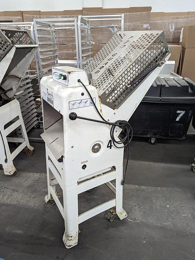 Used Oliver 797-32 Gravity Feed Bread Slicer