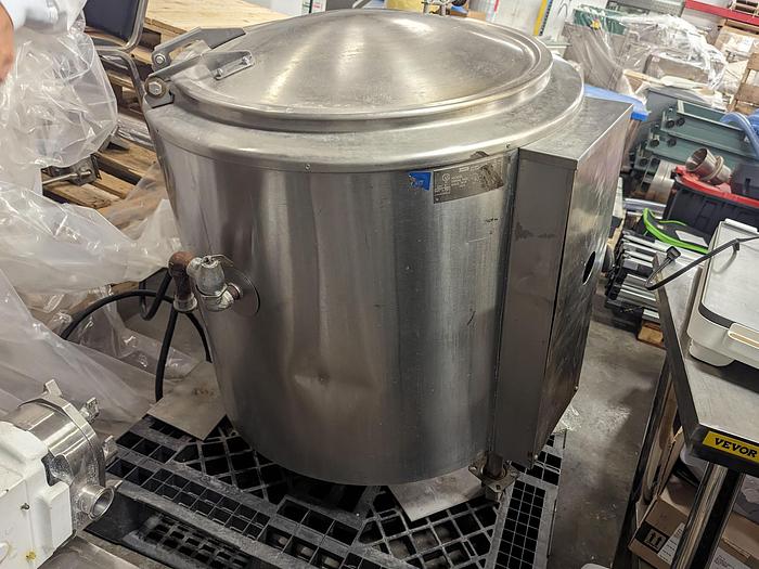 Used Groen EE-40 SS Self-Contained Steam Kettle
