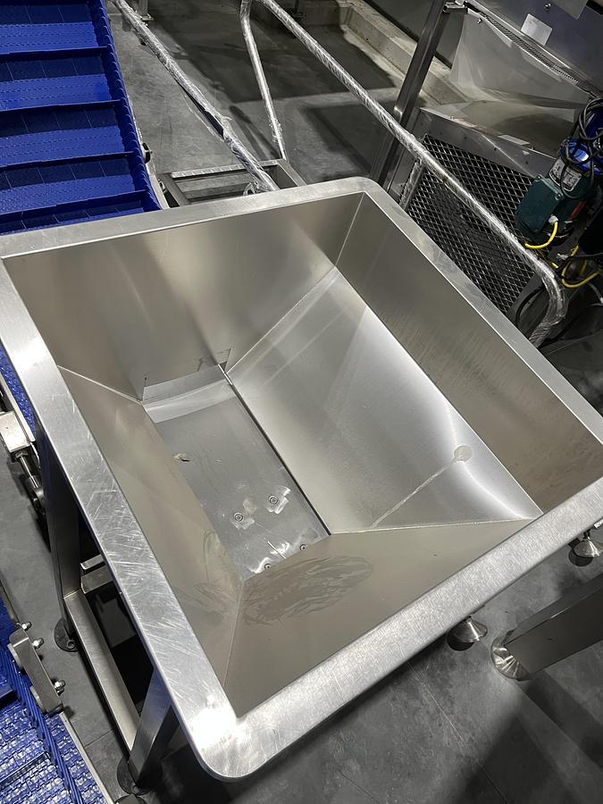 Used Foshan Samfull Packaging Machine with Z-Style Conveyors, Multihead Scales, Mezzanine and Bagger