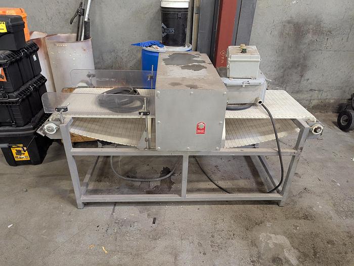 Used Loma IQ2 Metal Detector