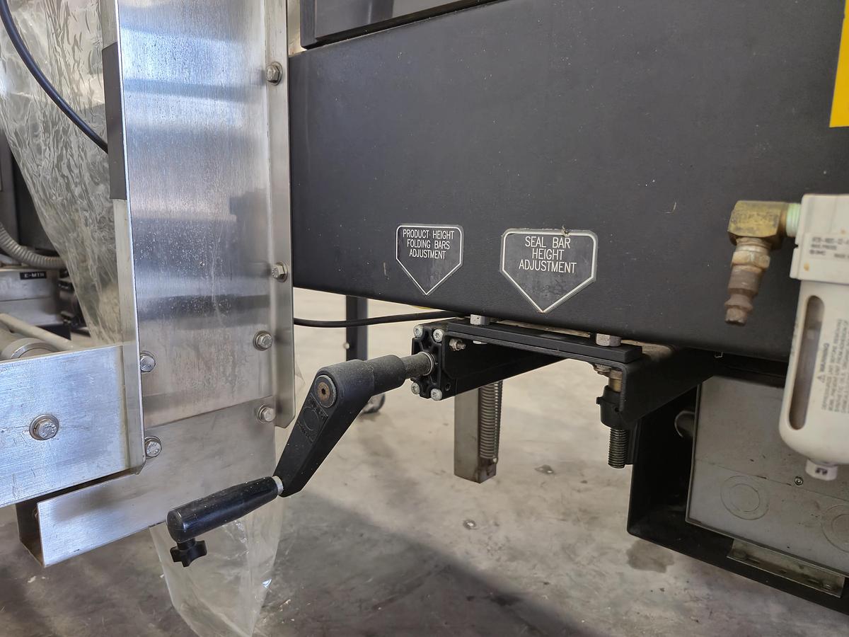 Used API VERSATech LB 22/32 L-Bar Sealer