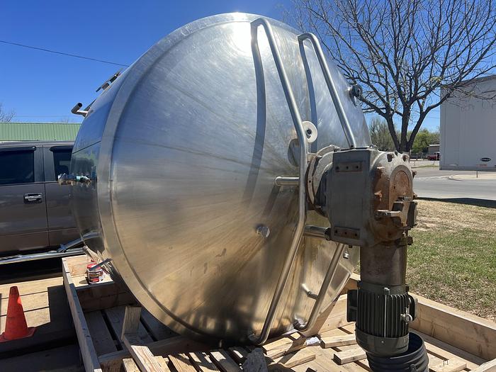 Used Mueller 1100 Gallon Stainless Steel Agitated Tank