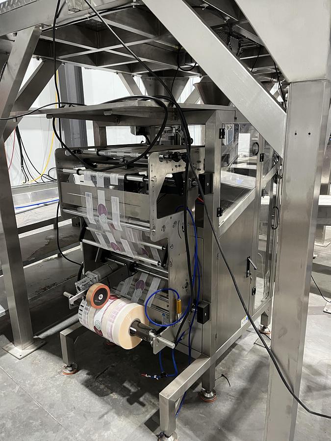 Used Foshan Samfull Packaging Machine with Z-Style Conveyors, Multihead Scales, Mezzanine and Bagger