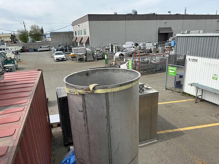 Used 500 Gallon Vertical SS Tank