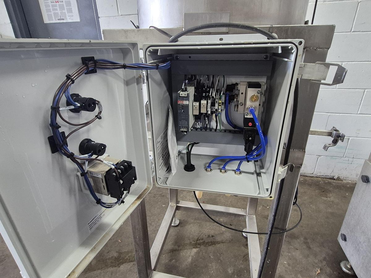 Used Aesus AESFill AF6 Fully Automatic 6-Head Liquid Filling Machine